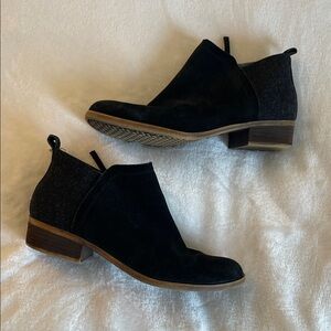 Toms Women’s Suede Black Ankle Boots Size 10